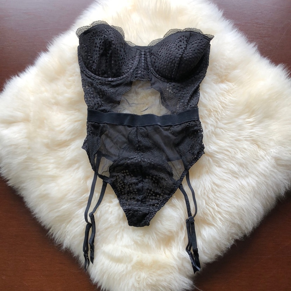 NWT Victoria’s Secret black bodysuit strapless 32C
